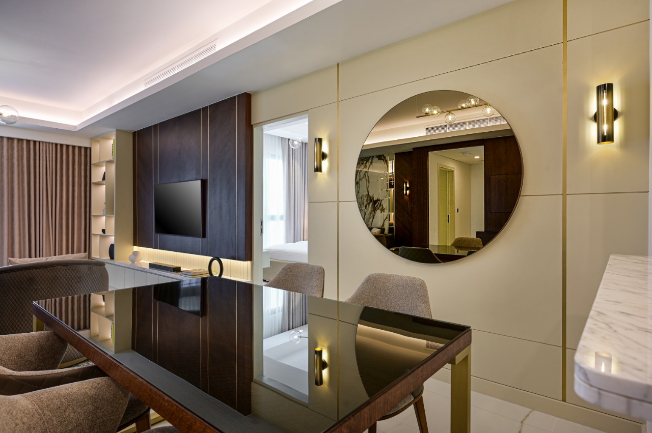 Apartment 812 image 7